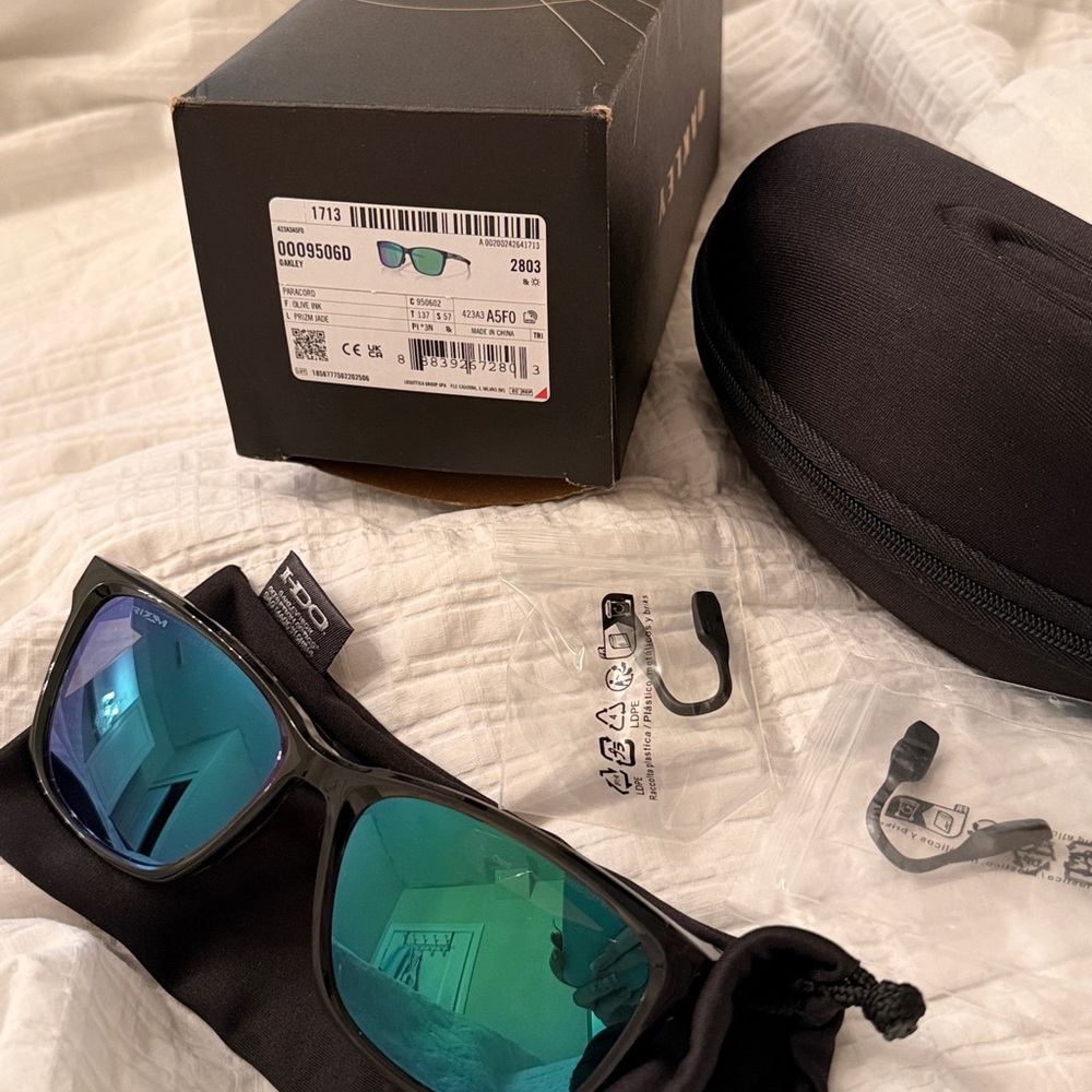 NWT Oakley Paracord OO09506D